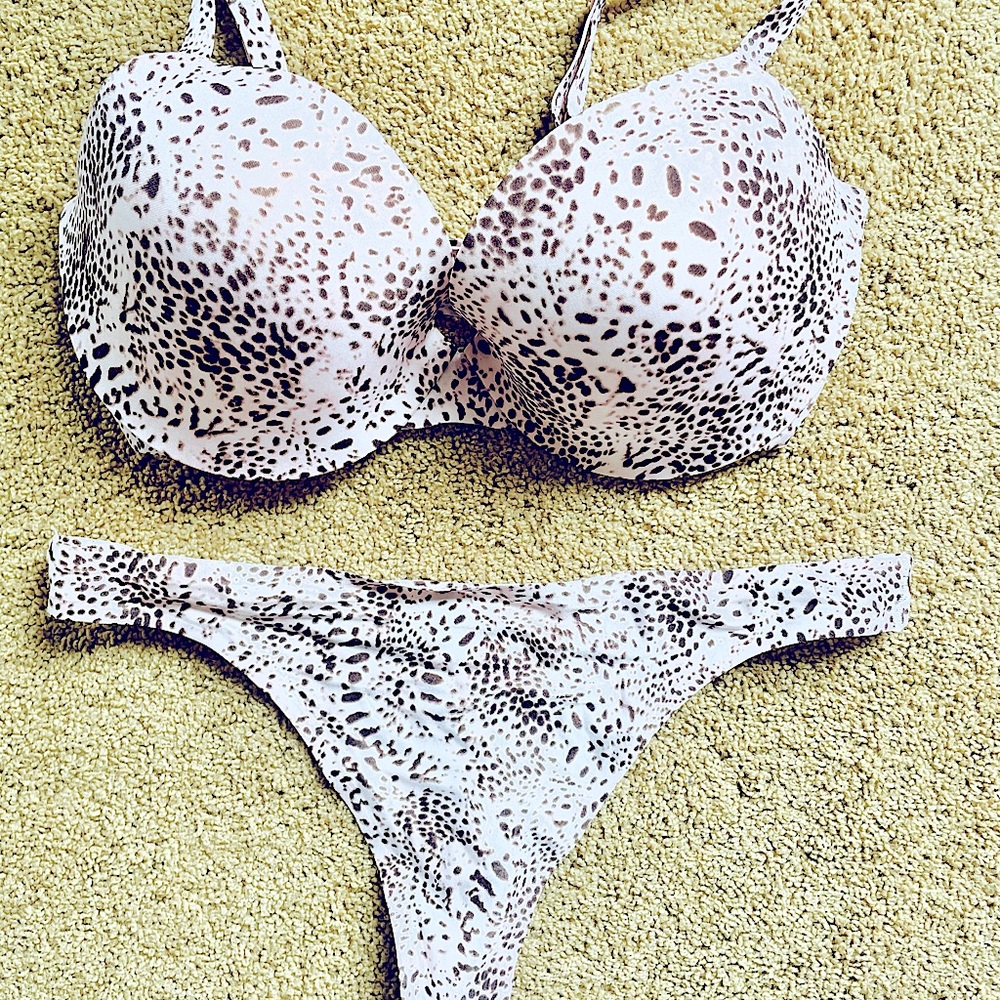 FELINA bra and underwear set.